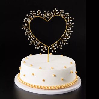Szív alalkú tortadísz gyöngyökkel